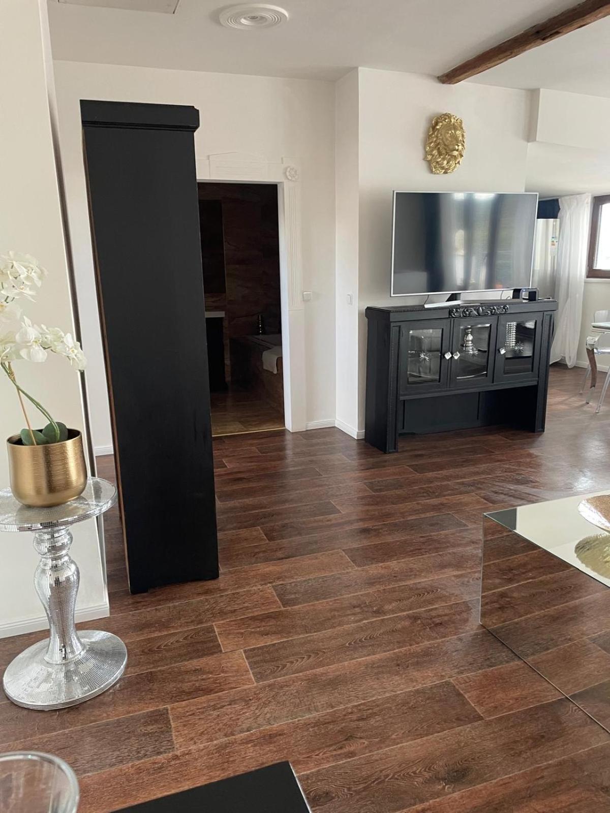 Apartament *